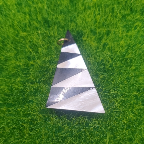 Black And White Pyramid Pendant Retro 1980s P311 - Picture 1 of 3